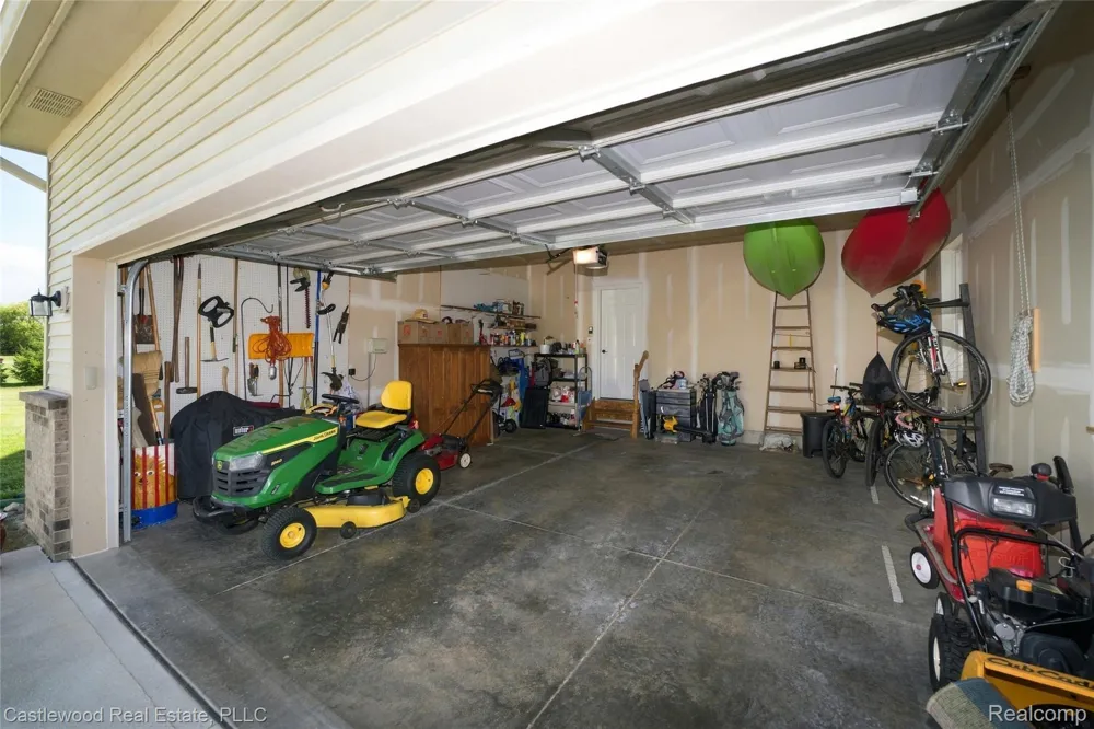 5616 Jada Drive Highland Charter Township, MI 48356