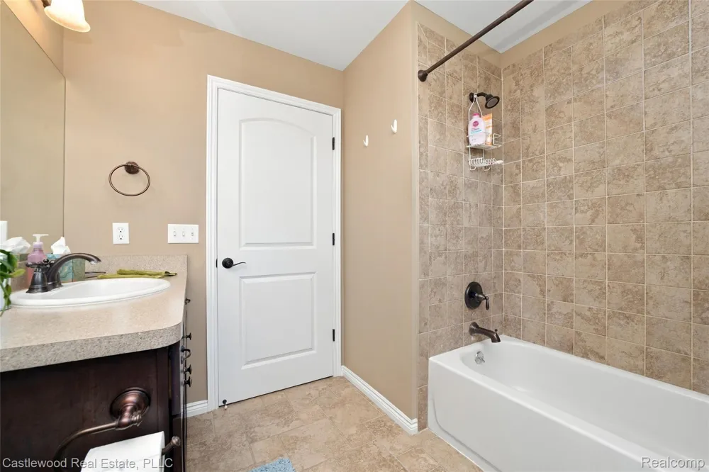 5616 Jada Drive Highland Charter Township, MI 48356