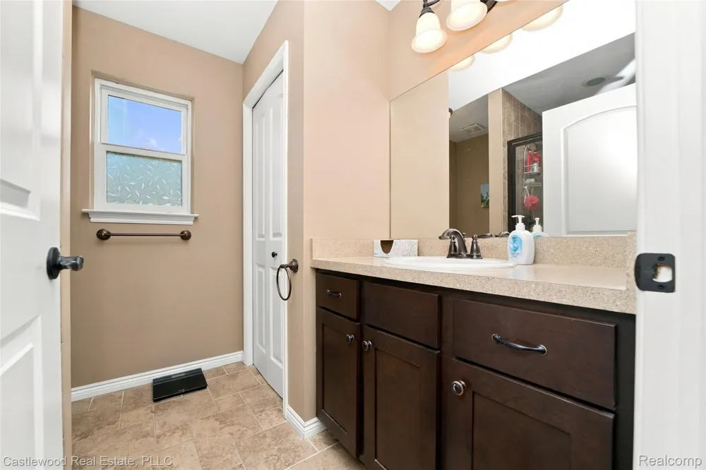 5616 Jada Drive Highland Charter Township, MI 48356