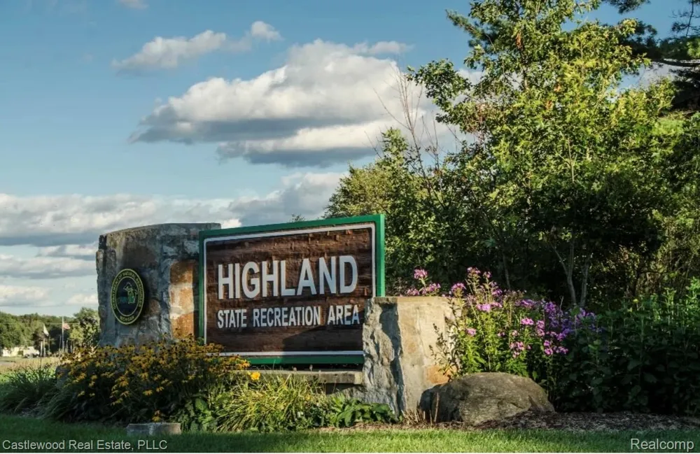 5616 Jada Drive Highland Charter Township, MI 48356