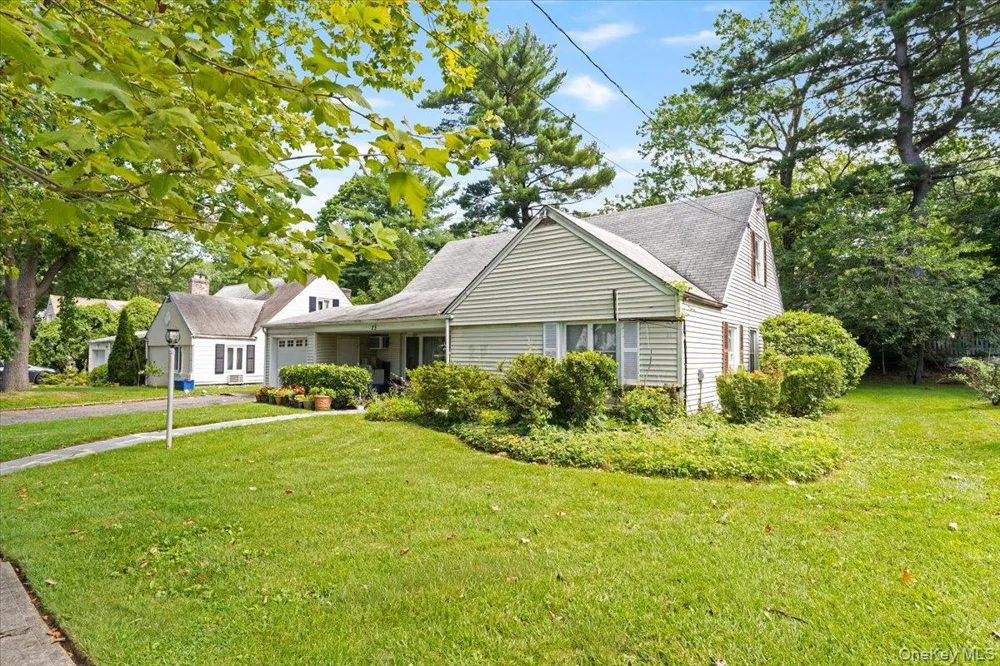 25 Bentley Road Great Neck, NY 11023