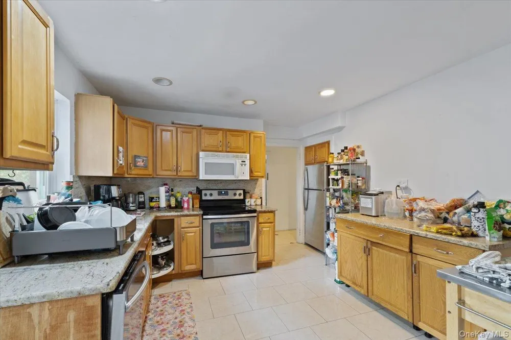 25 Bentley Road Great Neck, NY 11023