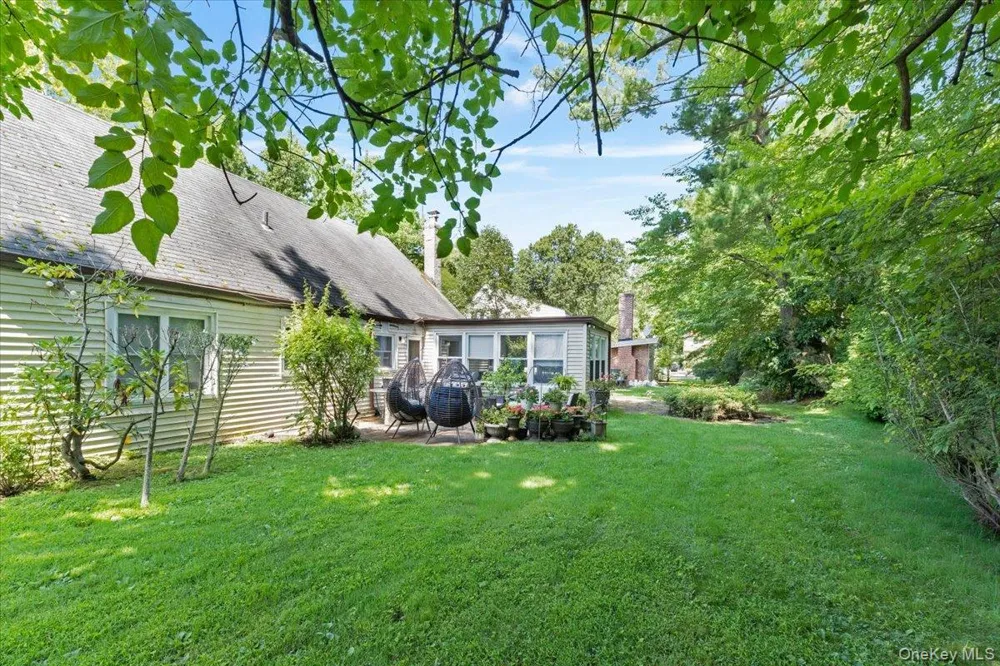 25 Bentley Road Great Neck, NY 11023