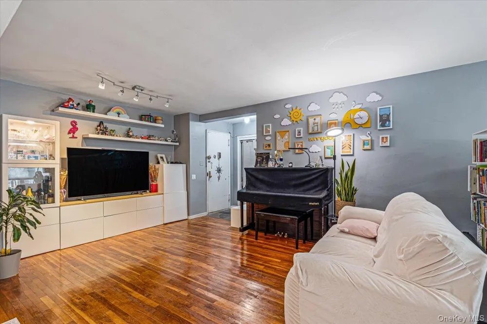 224-24 Union Street #4R Bayside, NY 11364