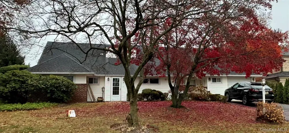 14 Peachtree Lane Roslyn, NY 11576