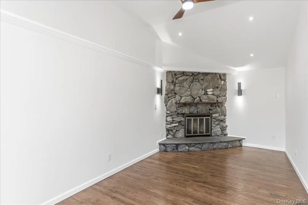 260 W 24th Street Deer Park, NY 11729