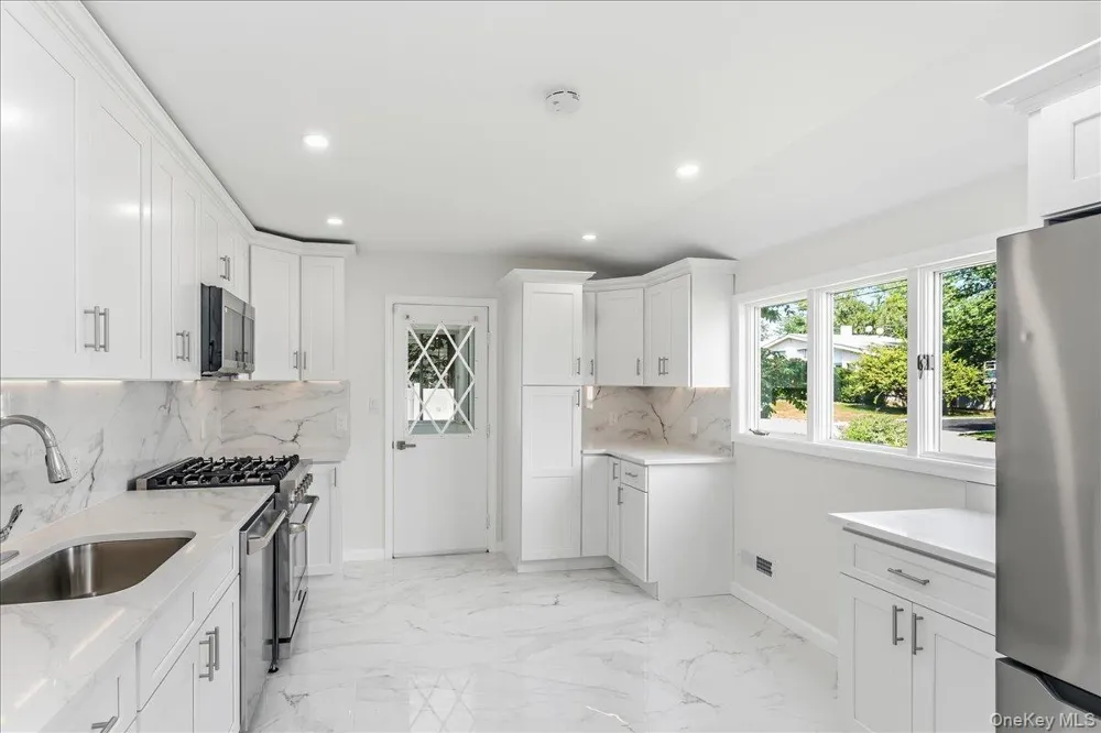 260 W 24th Street Deer Park, NY 11729