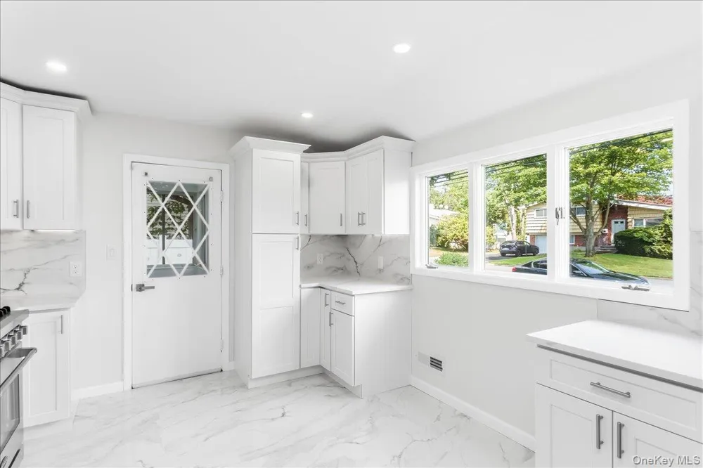 260 W 24th Street Deer Park, NY 11729