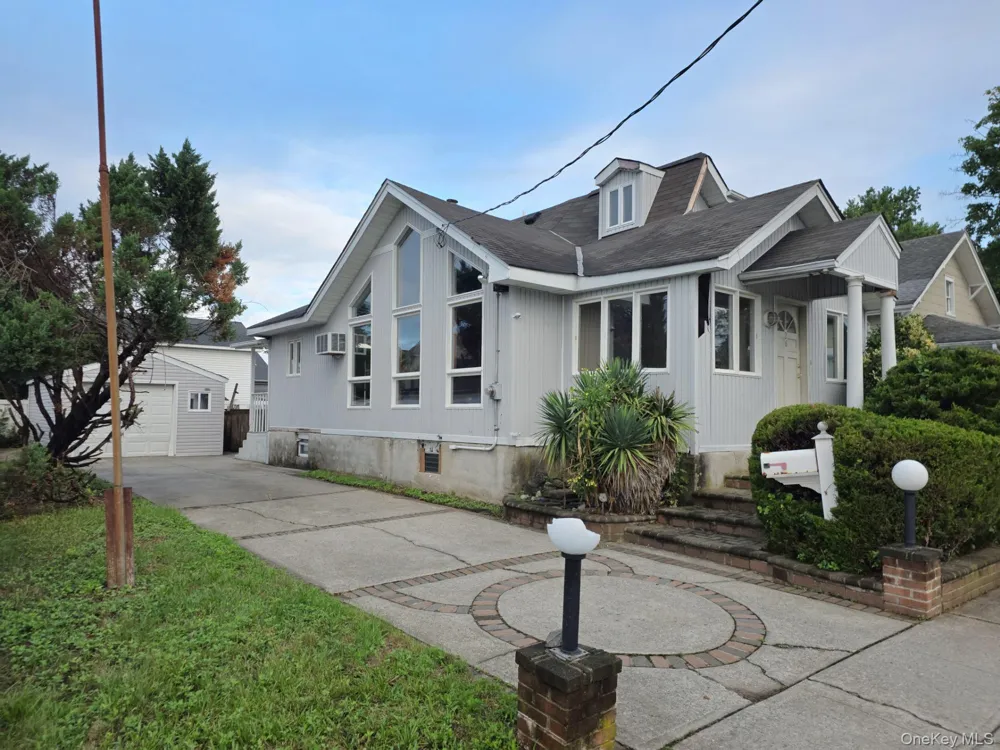 26 Gordon Place Freeport, NY 11520