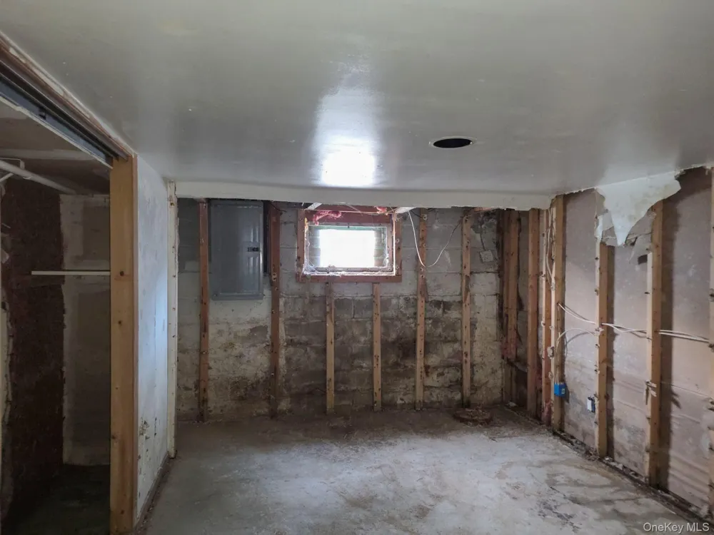 26 Gordon Place Freeport, NY 11520