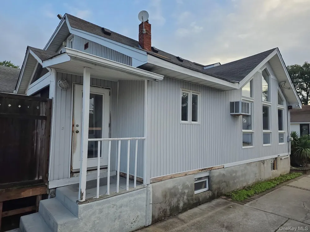 26 Gordon Place Freeport, NY 11520