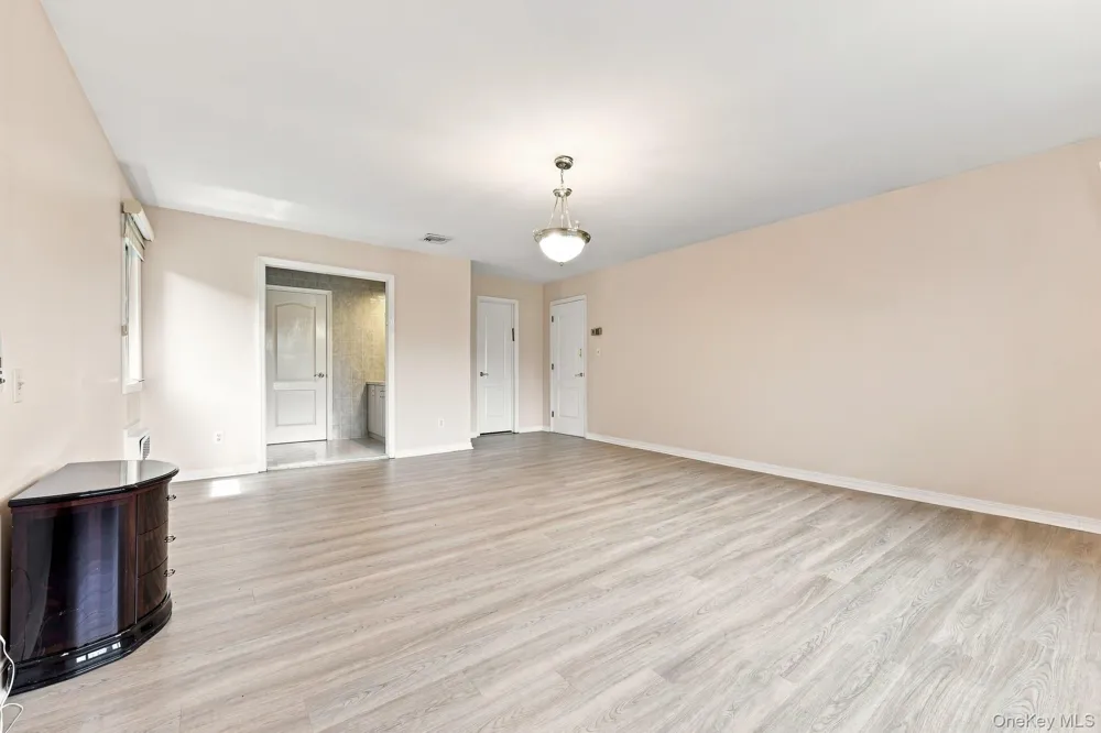 306 S Grandview Avenue Monsey, NY 10952