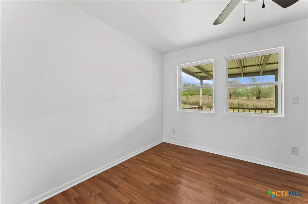 1214 E Oak Street Goliad, TX 77963