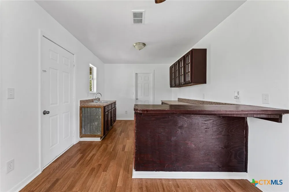 1214 E Oak Street Goliad, TX 77963