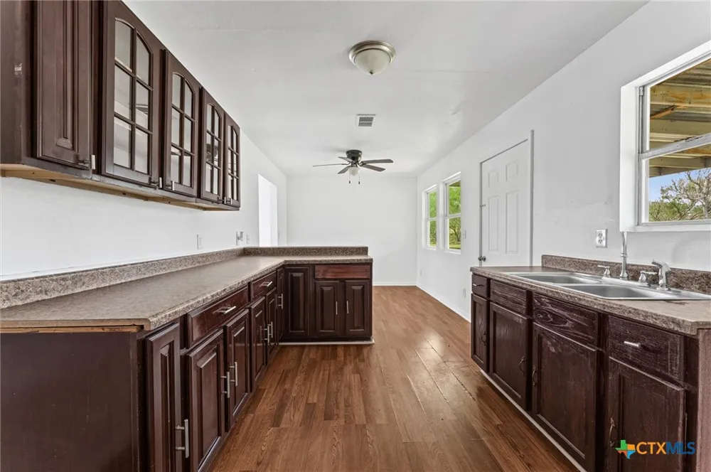 1214 E Oak Street Goliad, TX 77963