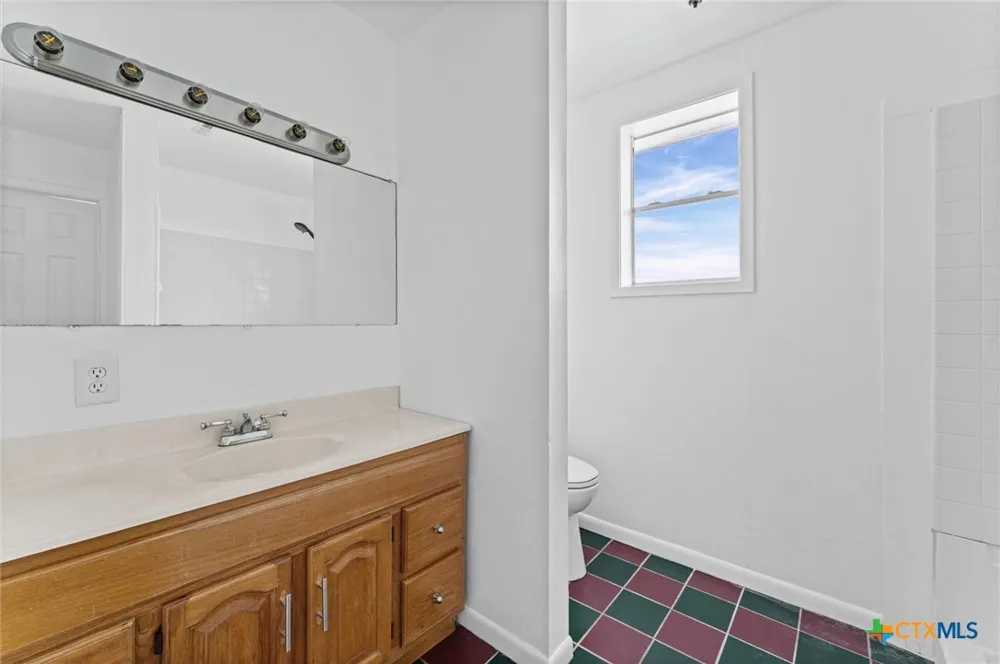 1214 E Oak Street Goliad, TX 77963