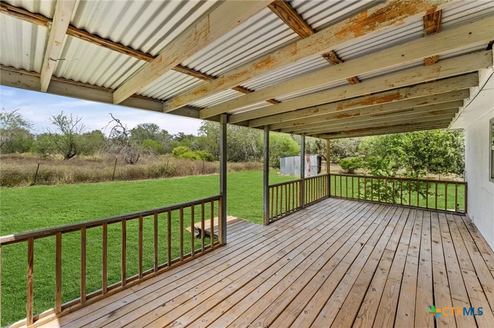 1214 E Oak Street Goliad, TX 77963