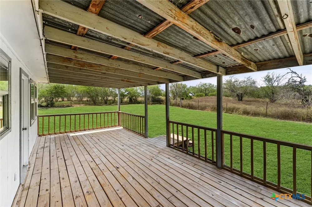 1214 E Oak Street Goliad, TX 77963