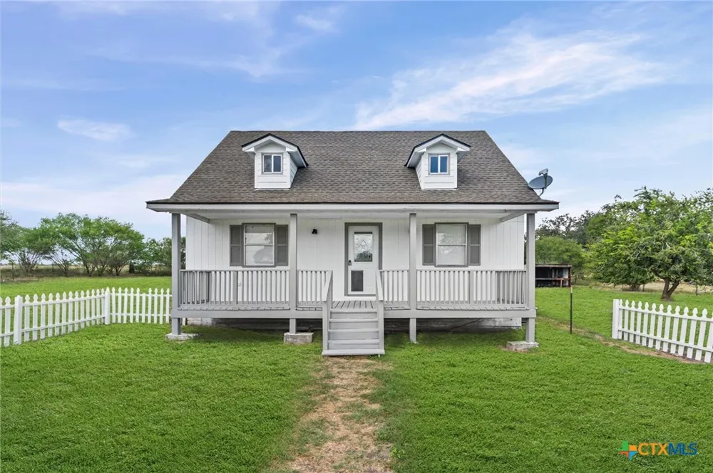 1214 E Oak Street Goliad, TX 77963