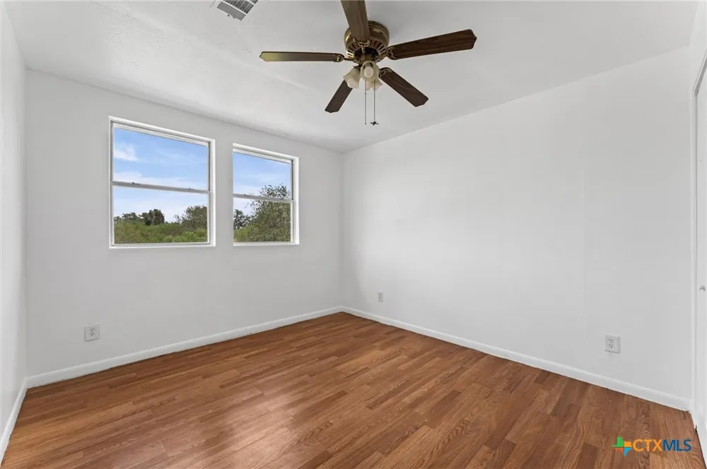 1214 E Oak Street Goliad, TX 77963
