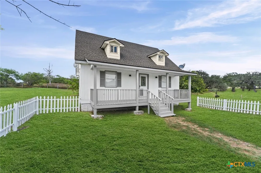 1214 E Oak Street Goliad, TX 77963