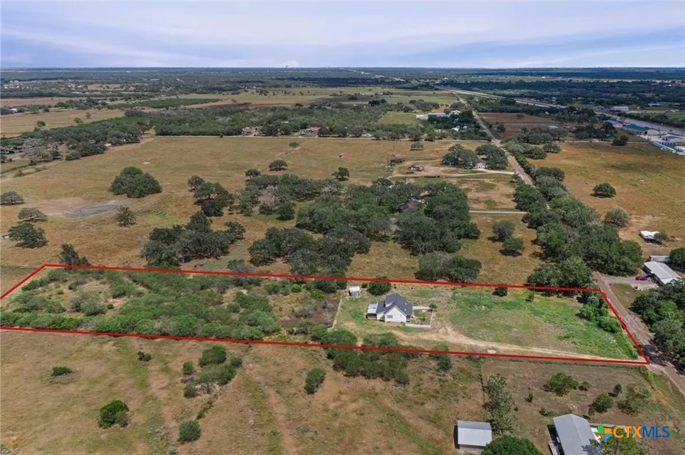 1214 E Oak Street Goliad, TX 77963
