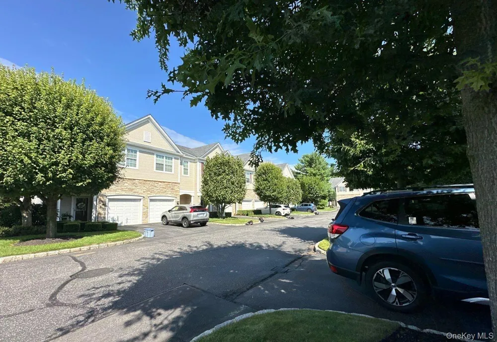 35 Sugar Pine Lane Bay Shore, NY 11706