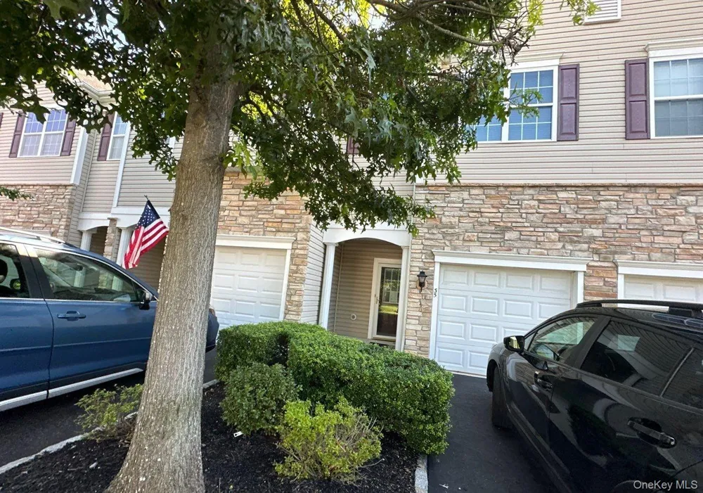 35 Sugar Pine Lane Bay Shore, NY 11706