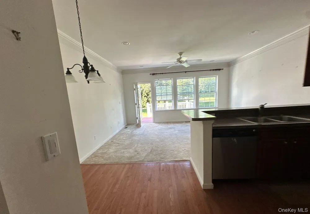 35 Sugar Pine Lane Bay Shore, NY 11706