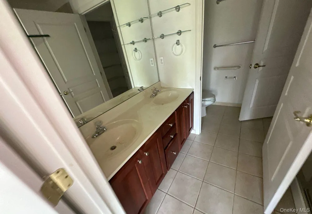 35 Sugar Pine Lane Bay Shore, NY 11706