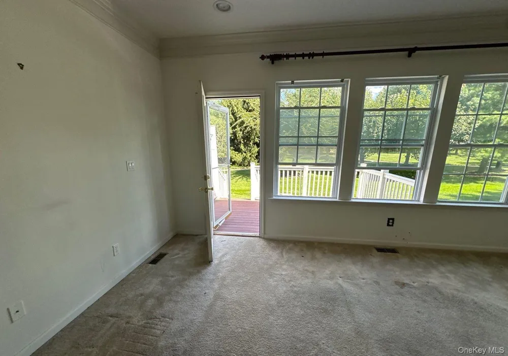 35 Sugar Pine Lane Bay Shore, NY 11706