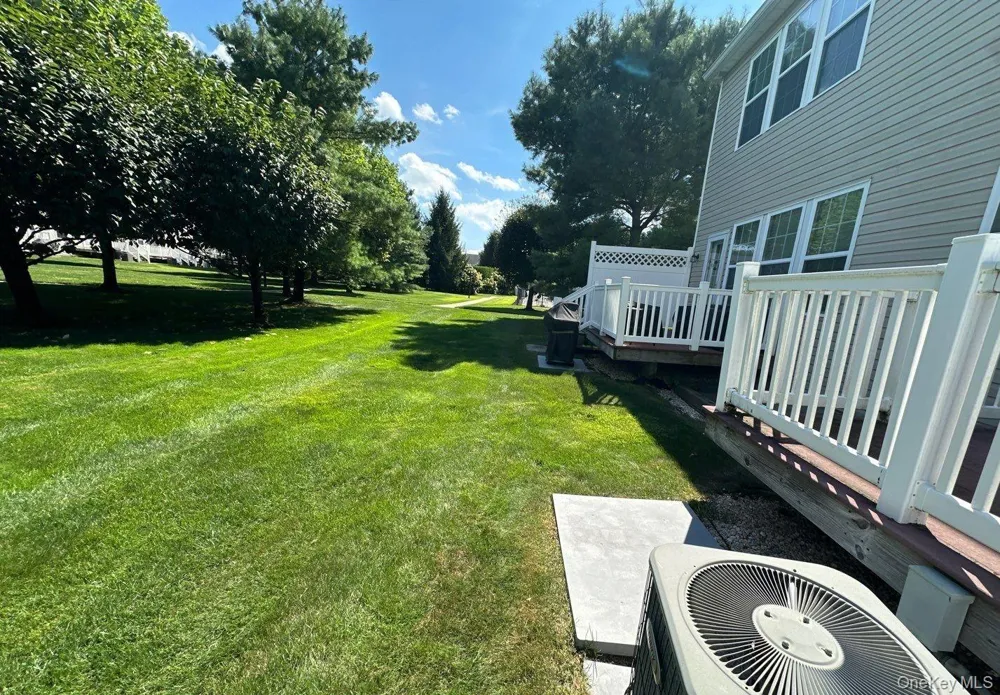 35 Sugar Pine Lane Bay Shore, NY 11706