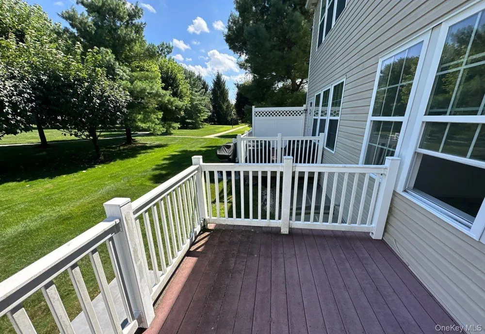 35 Sugar Pine Lane Bay Shore, NY 11706