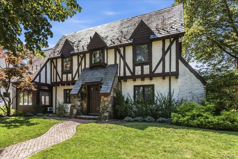 340 Princeton Road Rockville Centre, NY 11570