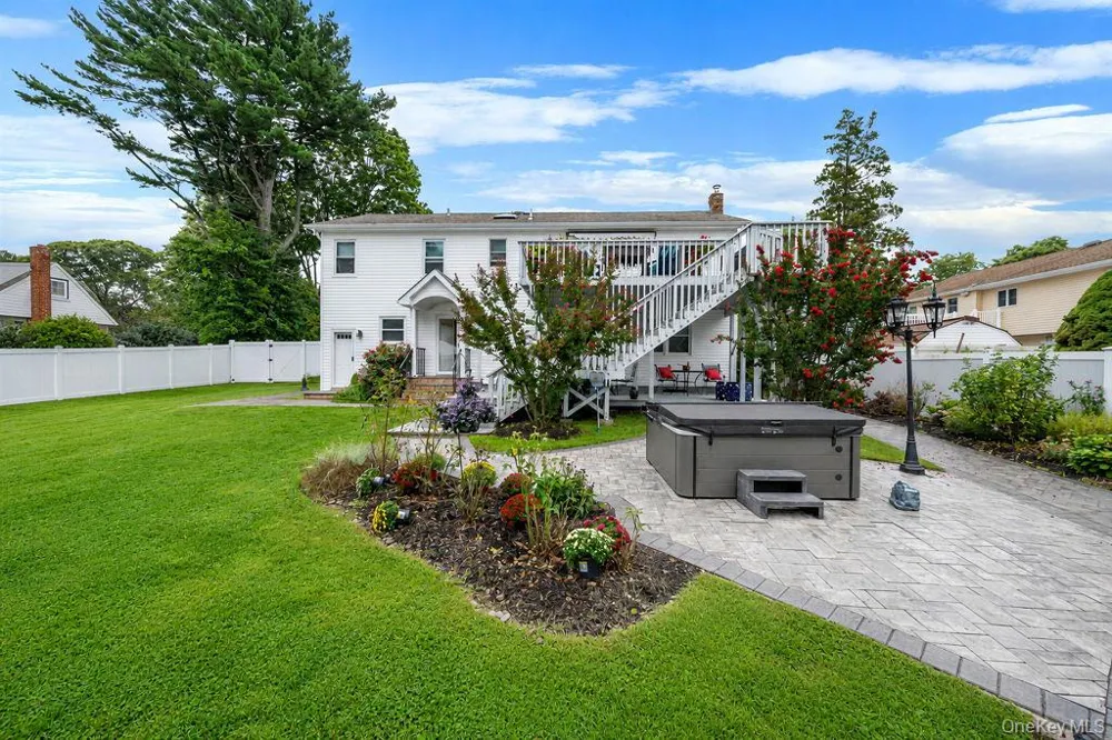 25 Kellogg Place South Huntington, NY 11746