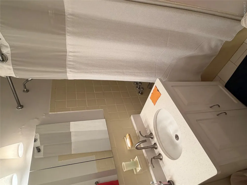 84-39 Apt 4L 153 Ave Avenue #4L Howard Beach, NY 11414