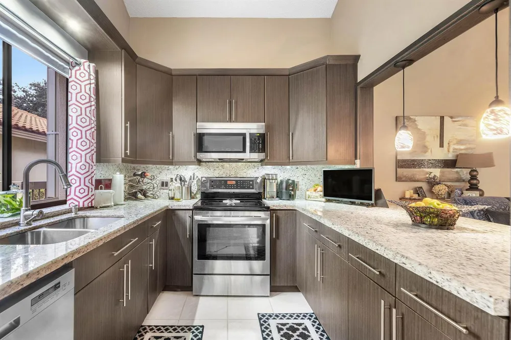 2850 ANTIETAM LANE West Palm Beach, FL 33409