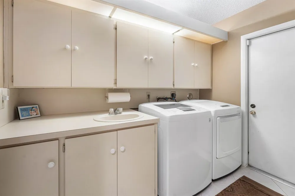 2850 ANTIETAM LANE West Palm Beach, FL 33409