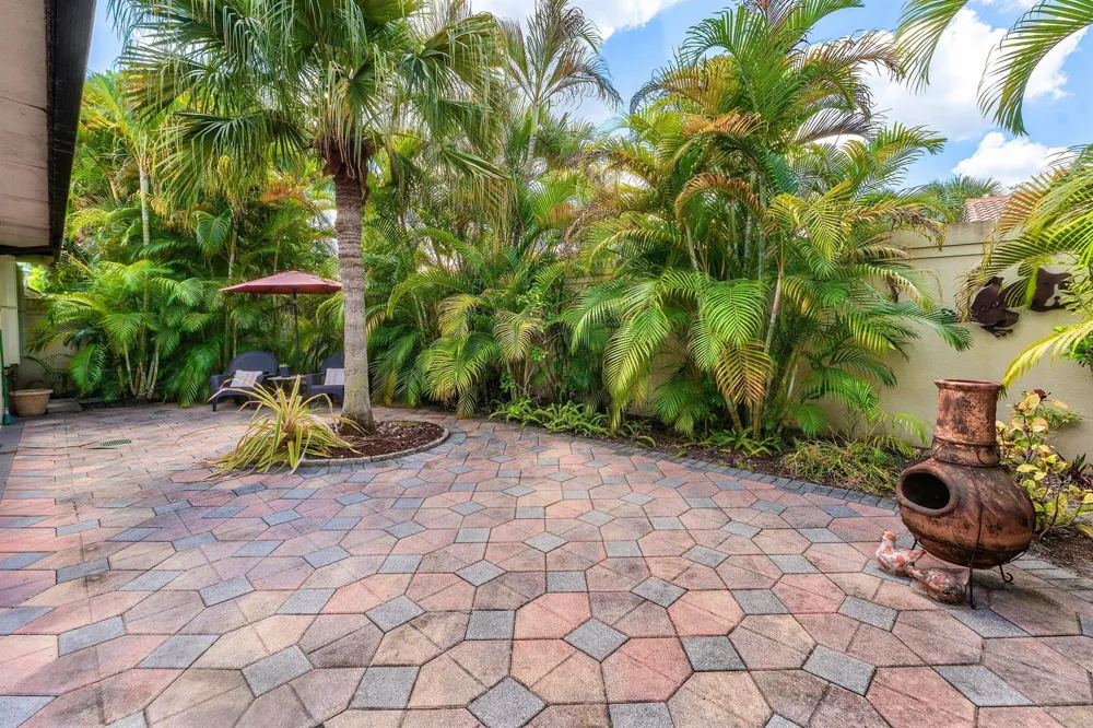 2850 ANTIETAM LANE West Palm Beach, FL 33409