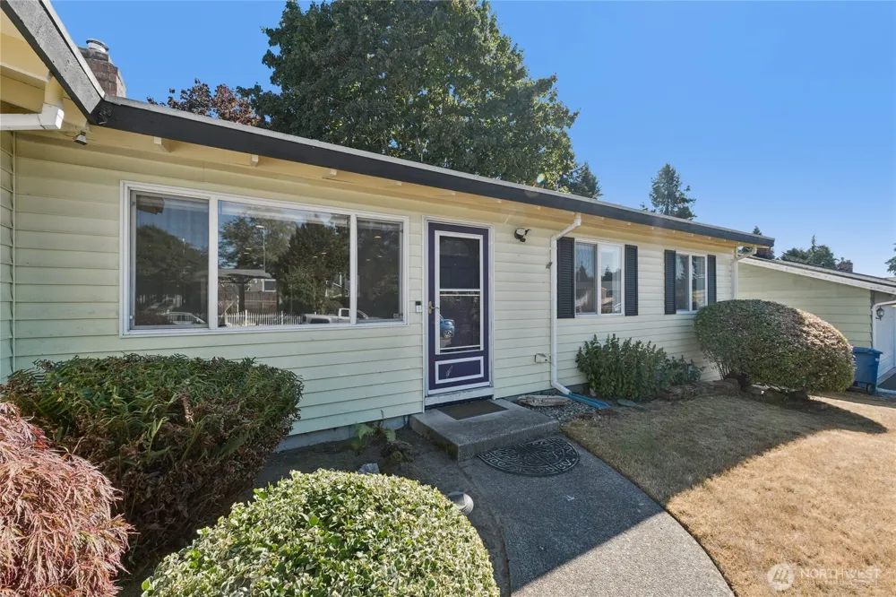 1413 S 276th Place Des Moines, WA 98198