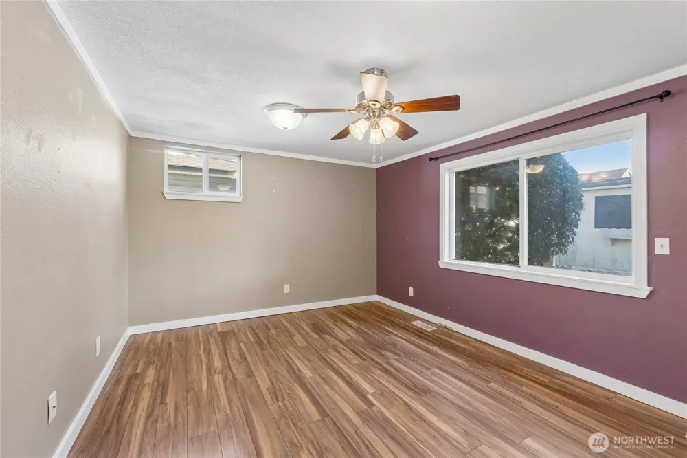 1413 S 276th Place Des Moines, WA 98198