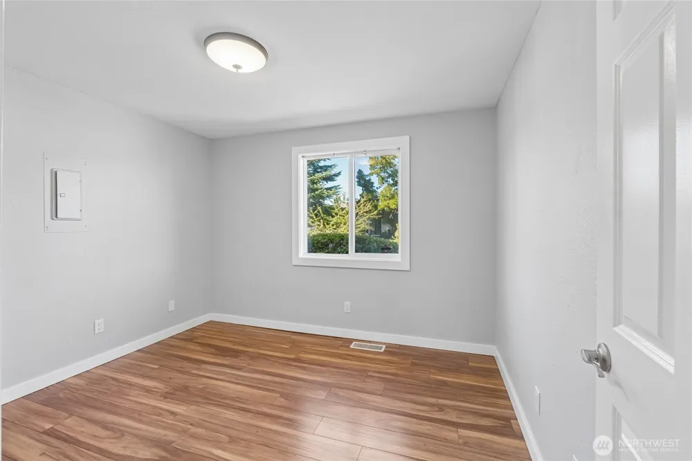 1413 S 276th Place Des Moines, WA 98198