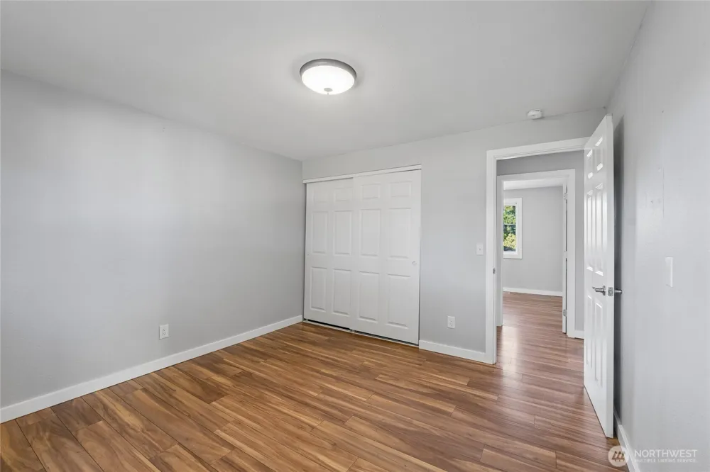 1413 S 276th Place Des Moines, WA 98198