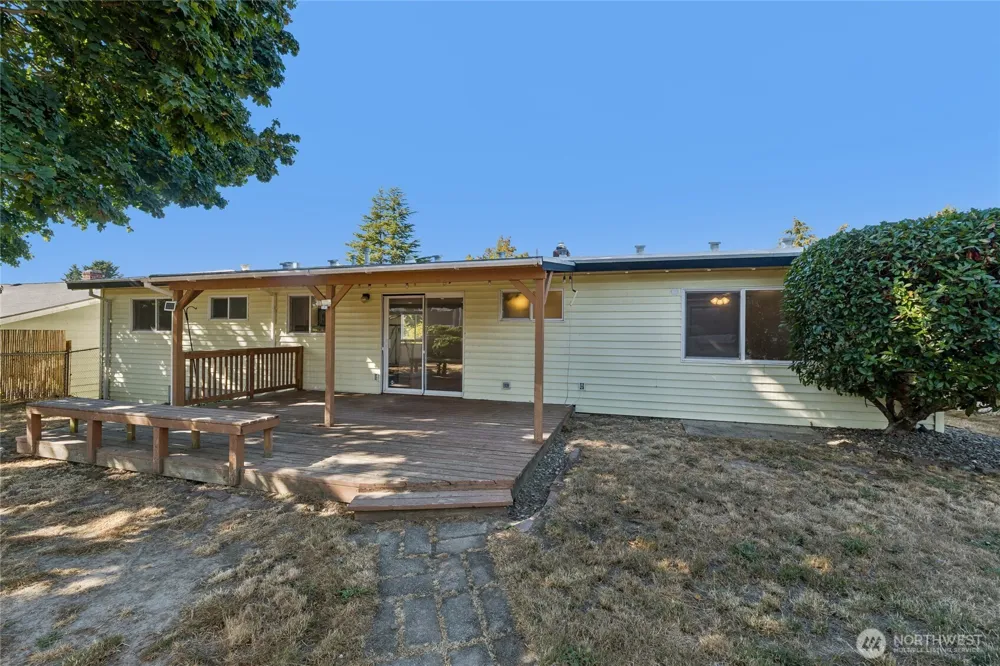 1413 S 276th Place Des Moines, WA 98198