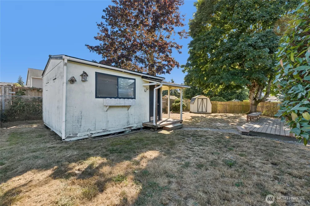 1413 S 276th Place Des Moines, WA 98198