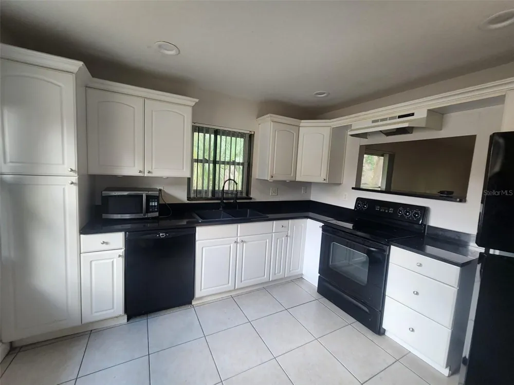 940 FENTON LANE #24 Lakeland, FL 33809