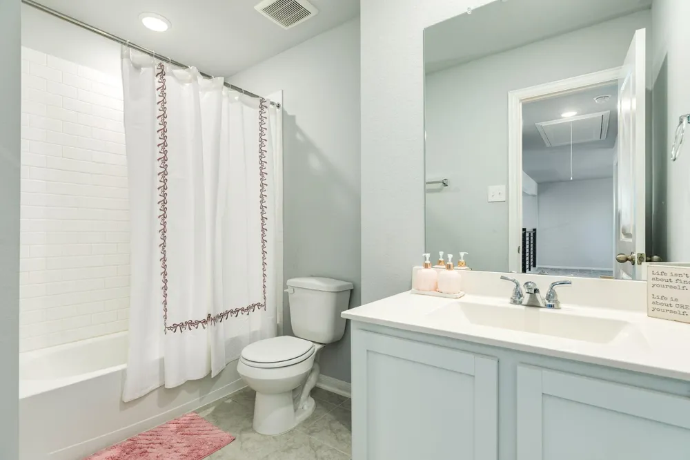 3640 Crosspointe Pass Angleton, TX 77515