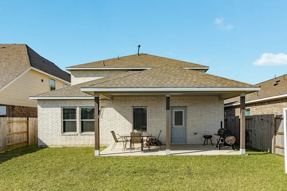 3640 Crosspointe Pass Angleton, TX 77515