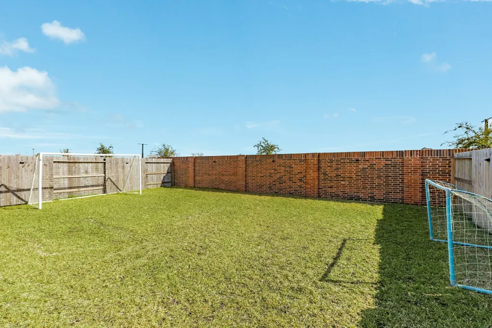 3640 Crosspointe Pass Angleton, TX 77515