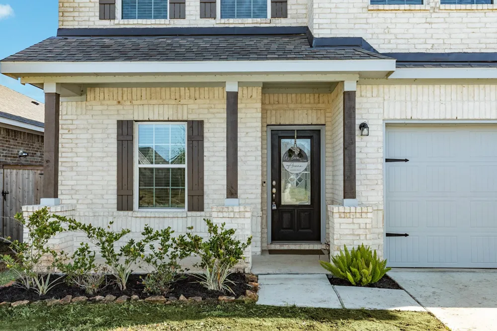 3640 Crosspointe Pass Angleton, TX 77515